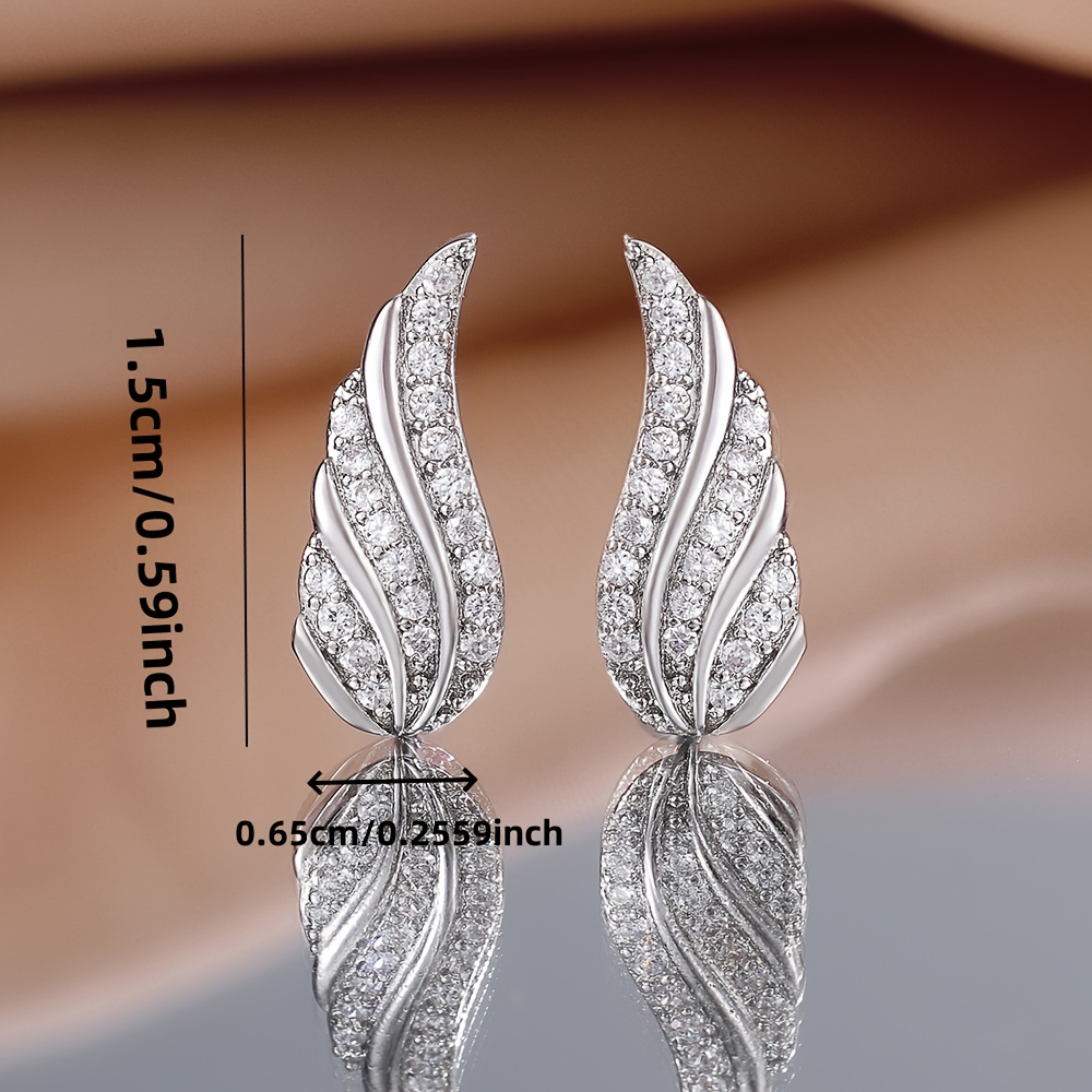 Women's Elegant Sparkling Cubic Zirconia Stud Earrings